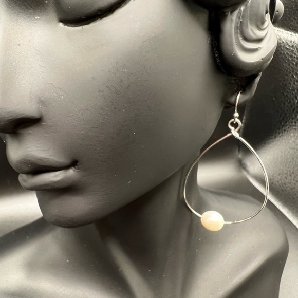 Elegant Silver and Pearl Teardrop Earrings - Picture 1 of 2